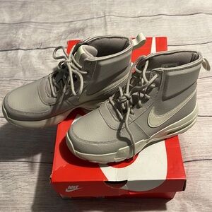 New boys Nike Air Max Goaterra 2.0 boots size 5